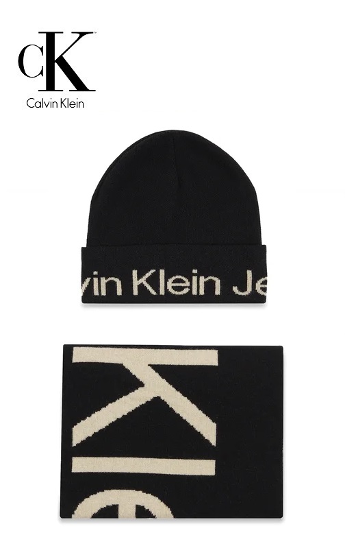 Calvin Klein női sapka és sál szett - fekete Calvin Klein női sapka és sál szett - fekete